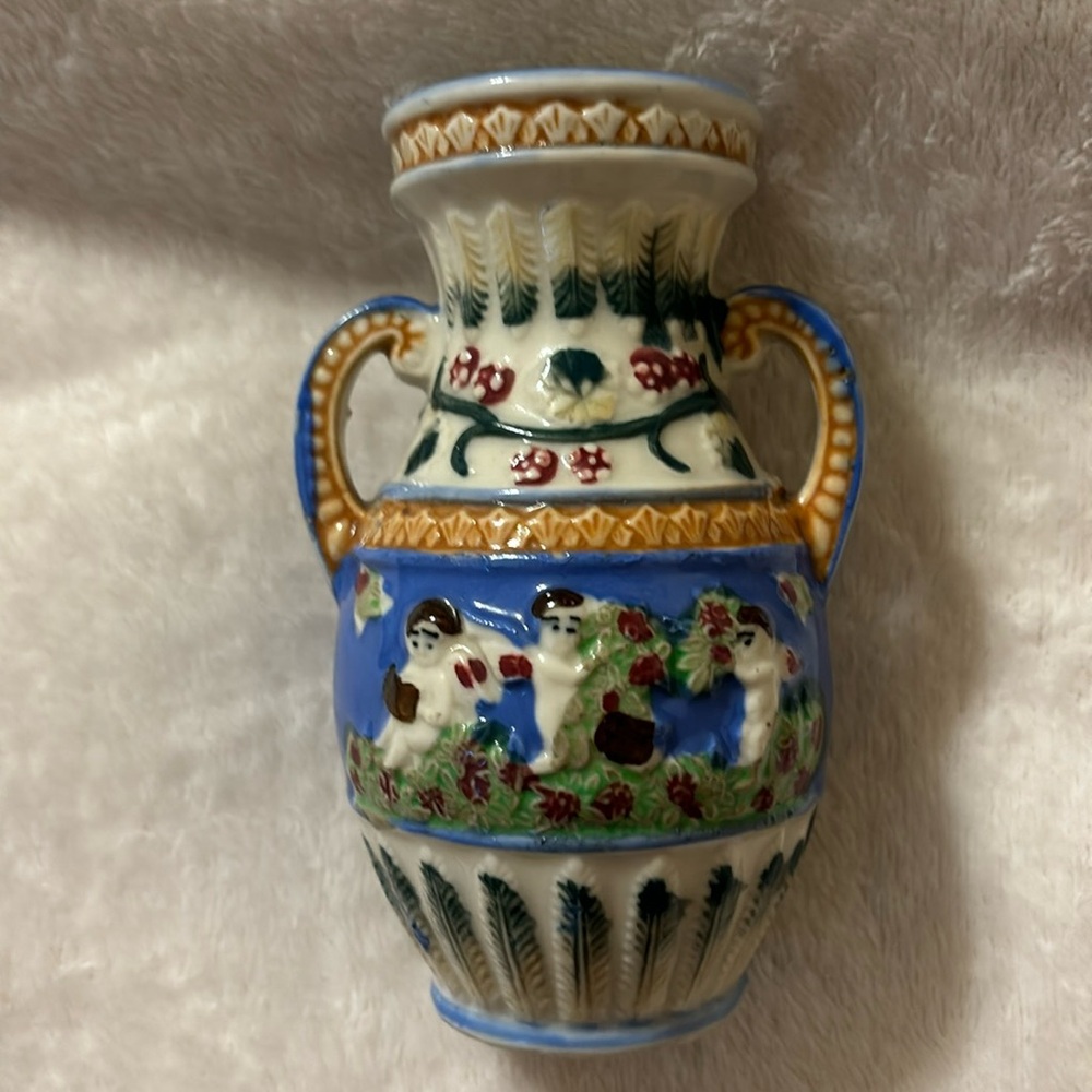 Vtg Urn Vase W/ Raised CHERUB CUPID ANGELS Design 2 Handles  JAPAN Art Pottery